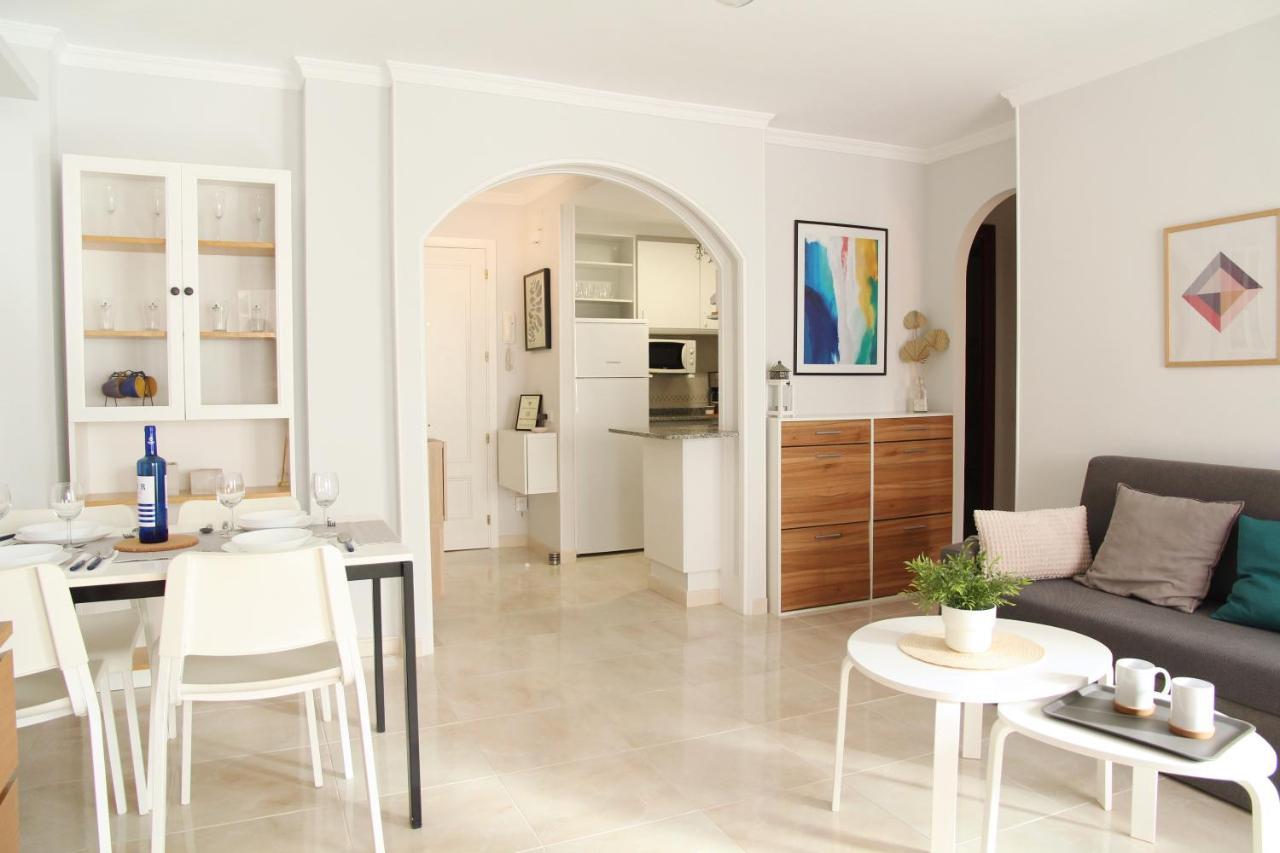 Apartment La Perla Apartment, Paradis Park, - Atico 1ª Linea - Solarium - Wifi - Piscina La Pineda